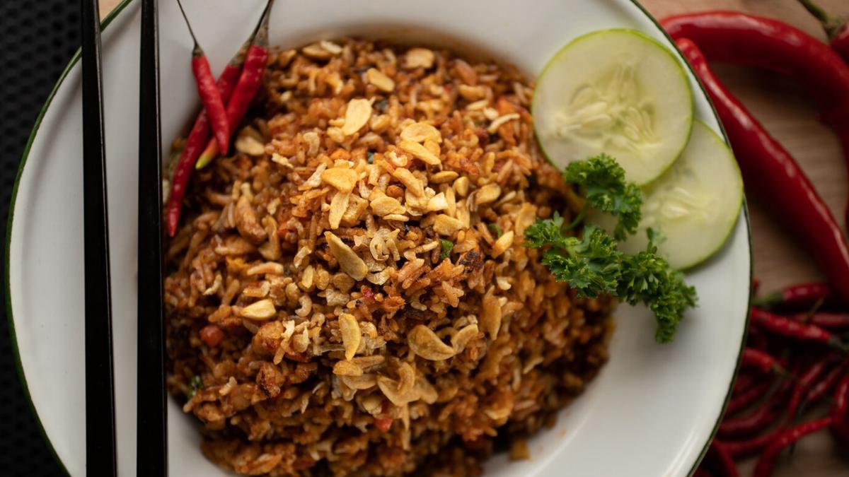 Nasi Goreng Mang Ikin: Rahasia Rasa yang Menggoda di Pinggiran Cilacap